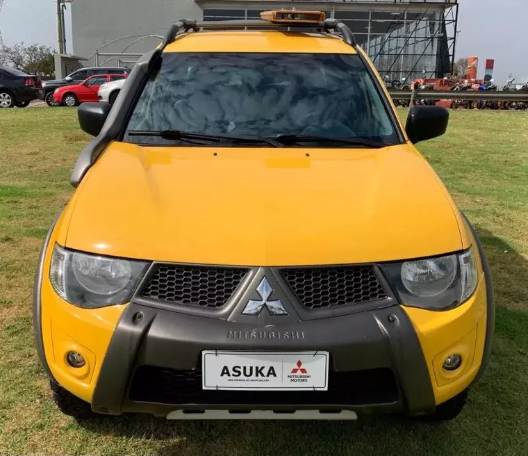 Mitsubishi L200 Savana Amarelo 16