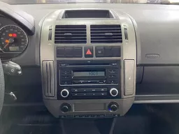 Volkswagen Polo Sedan