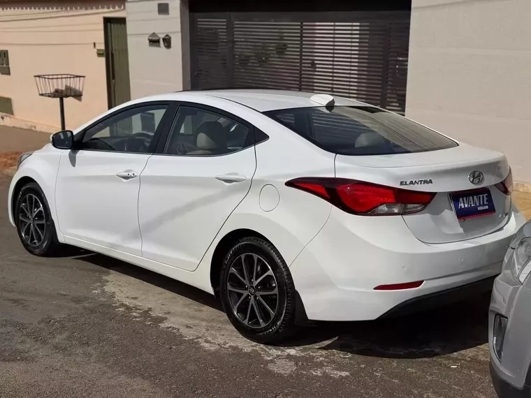 Hyundai Elantra Branco 4