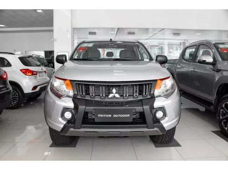 Mitsubishi L200 Triton Prata 2