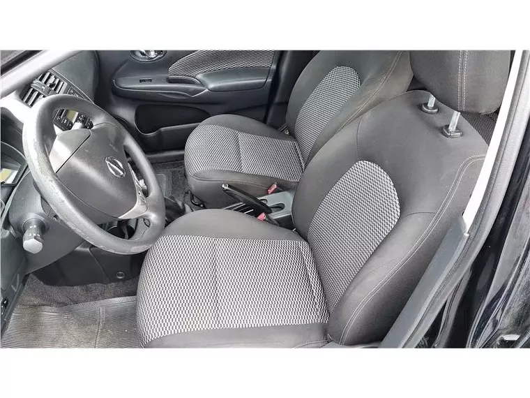 Nissan Versa Preto 5