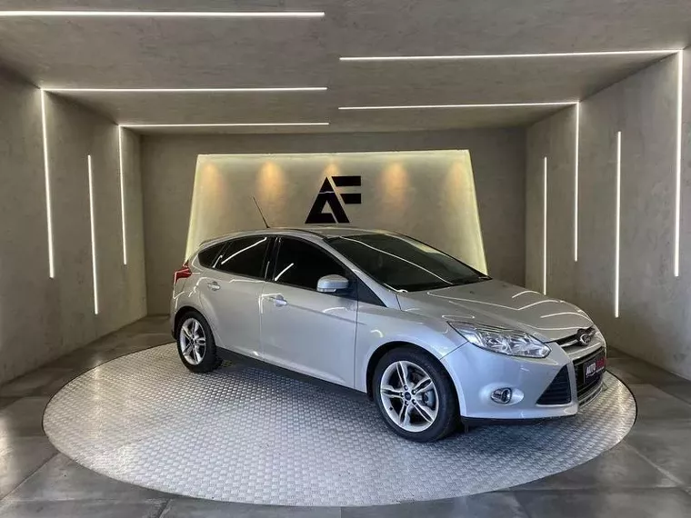 Ford Focus Prata 12