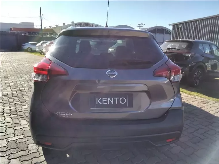 Nissan Kicks Cinza 14