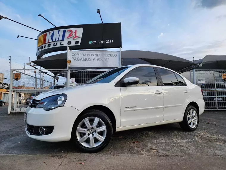 Volkswagen Polo Sedan Branco 15