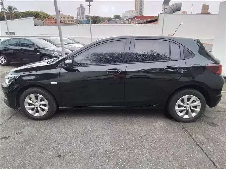 Chevrolet Onix Preto 1