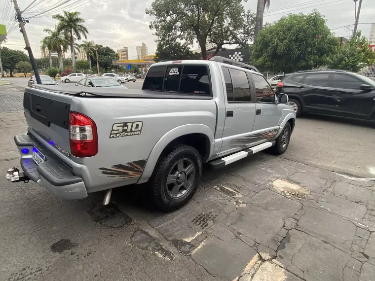 Chevrolet S10 Prata 16