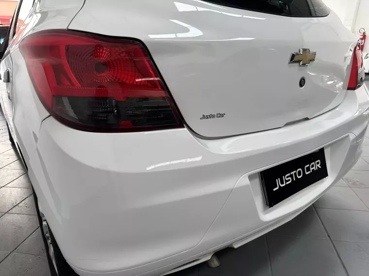 Chevrolet Onix Branco 7