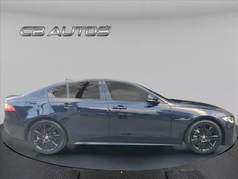 Jaguar XE Azul 3