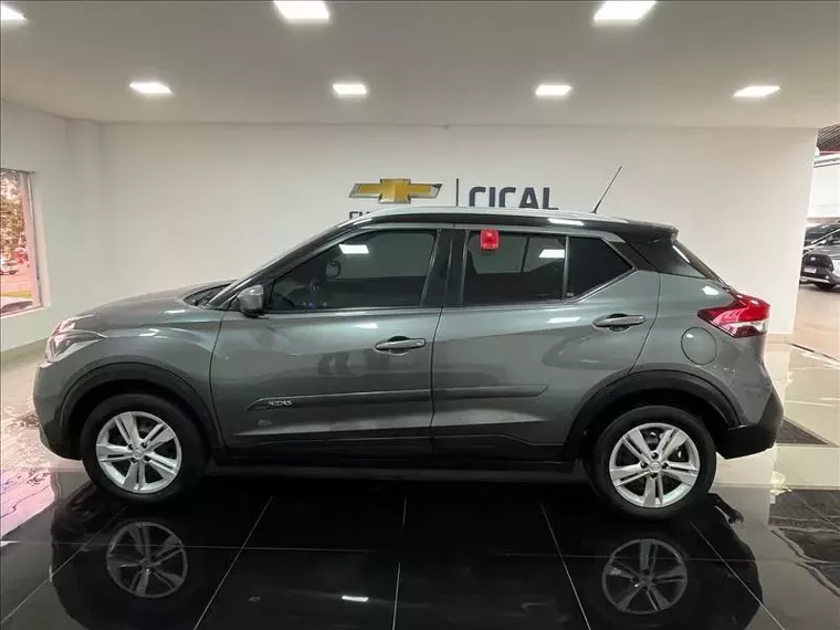 Nissan Kicks Cinza 2