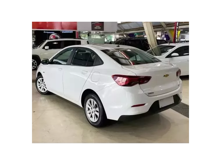 Chevrolet Onix Branco 18