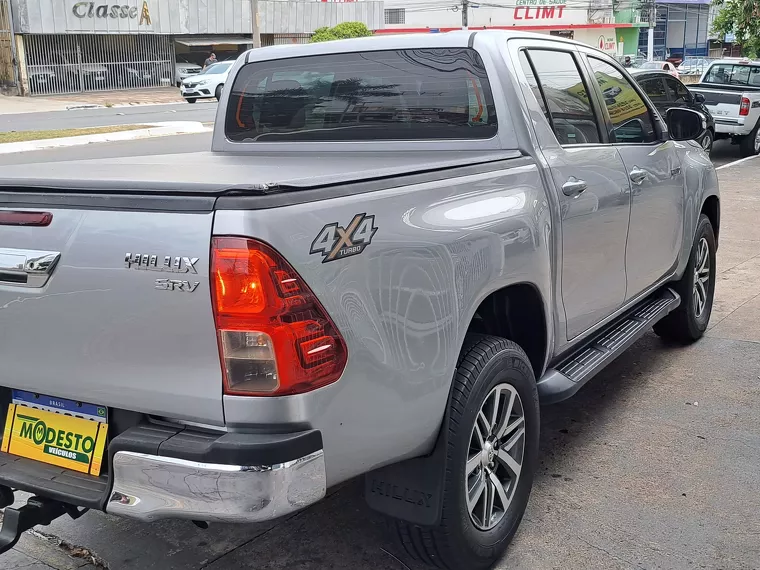 Toyota Hilux Prata 3