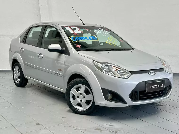 Ford Fiesta Prata 14