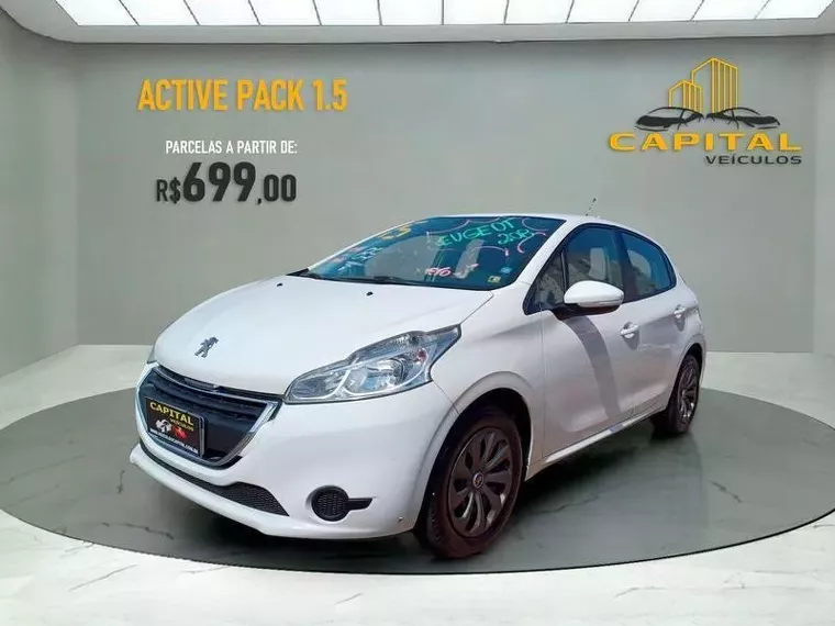 Peugeot 208 Branco 10