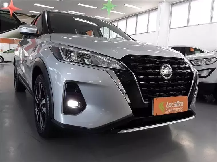 Nissan Kicks Prata 6