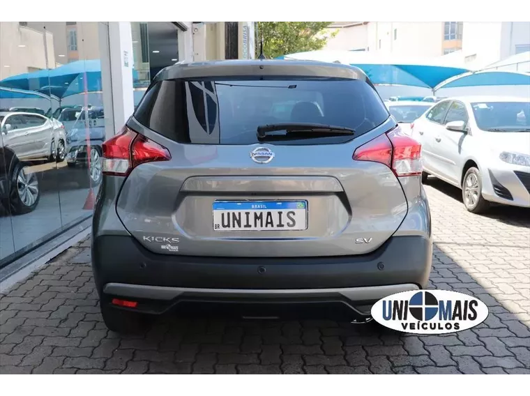 Nissan Kicks Cinza 10