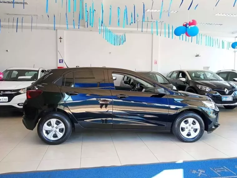 Chevrolet Onix Preto 5