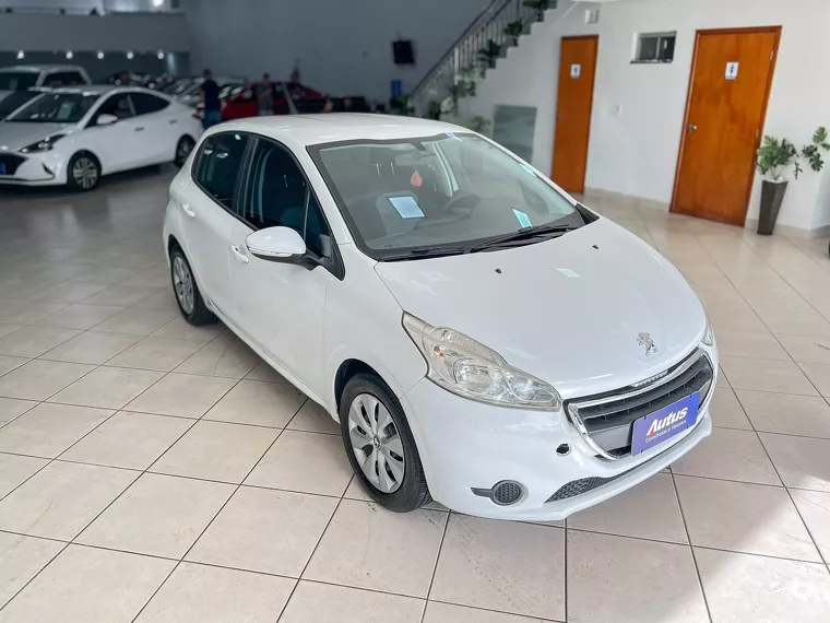 Peugeot 208 Branco 3