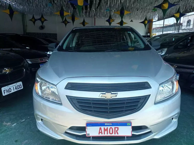 Chevrolet Onix Prata 6