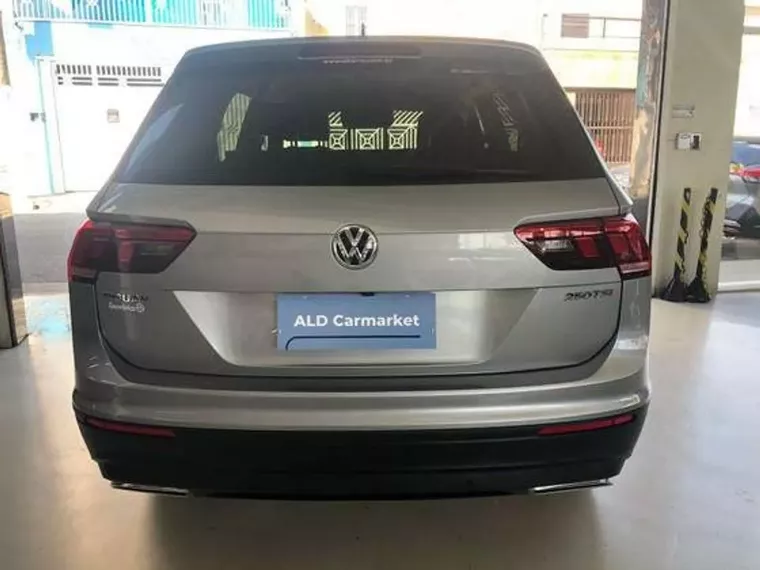 Volkswagen Tiguan Prata 13