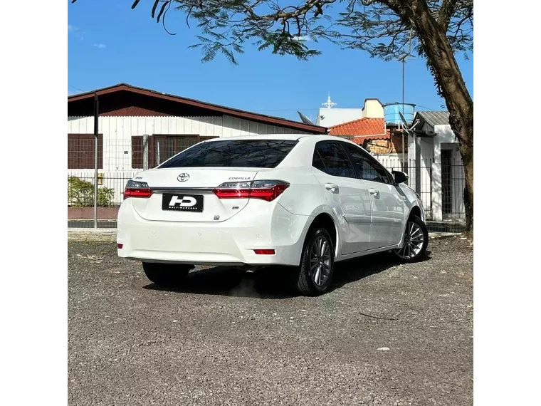 Toyota Corolla Branco 4