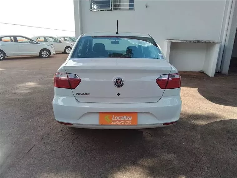 Volkswagen Voyage Branco 9