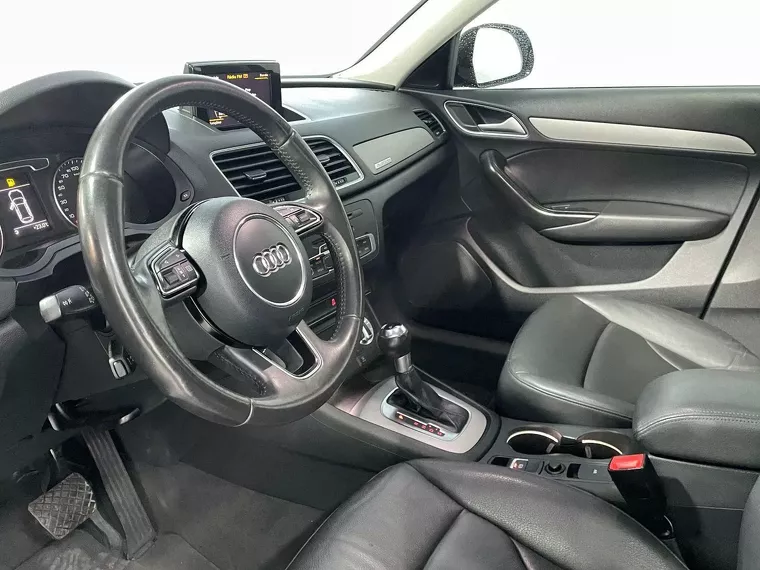 Audi Q3 Preto 8