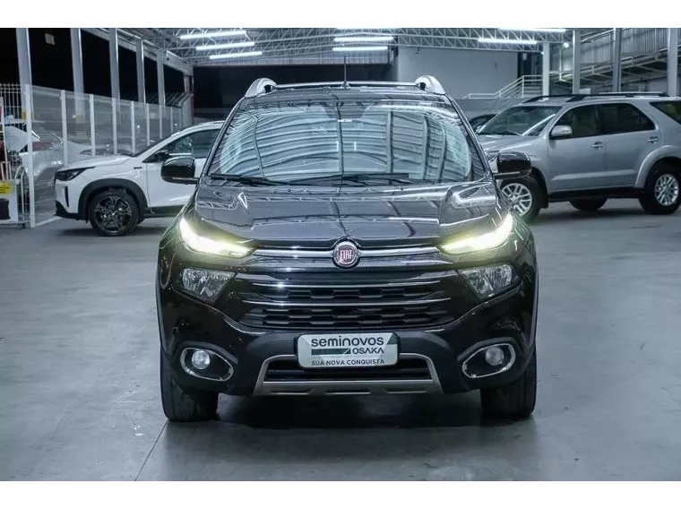 Fiat Toro Preto 16