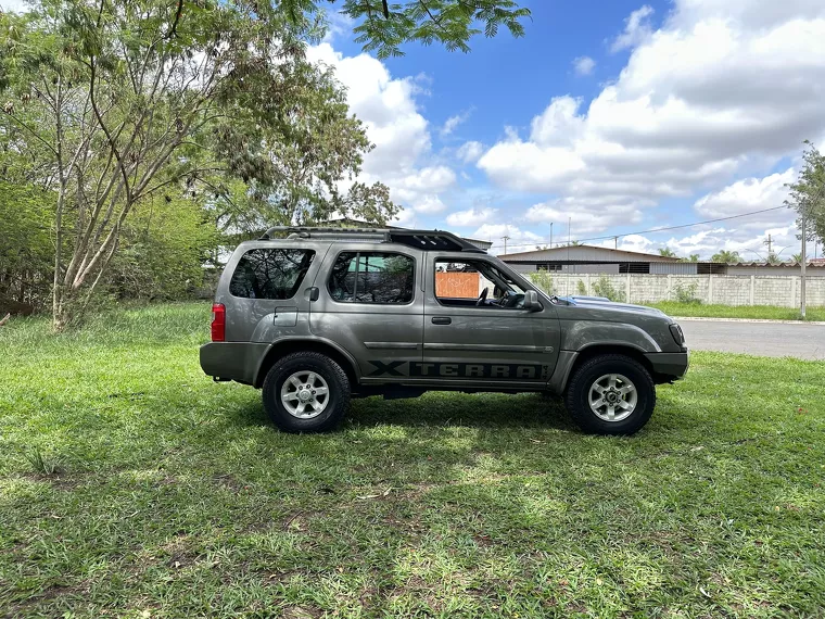 Nissan Xterra Cinza 4