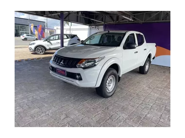 Mitsubishi L200 Branco 2