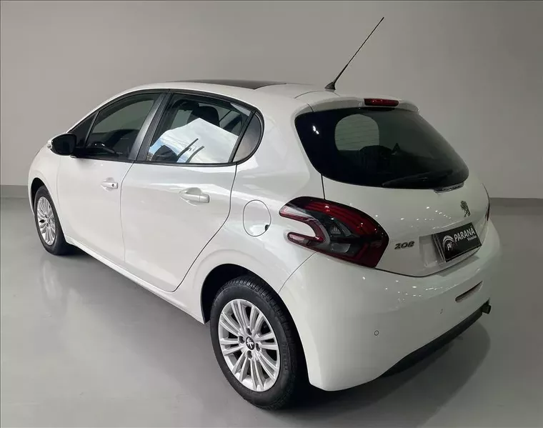 Peugeot 208 Branco 10