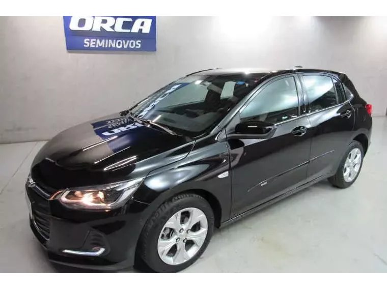 Chevrolet Onix Preto 6