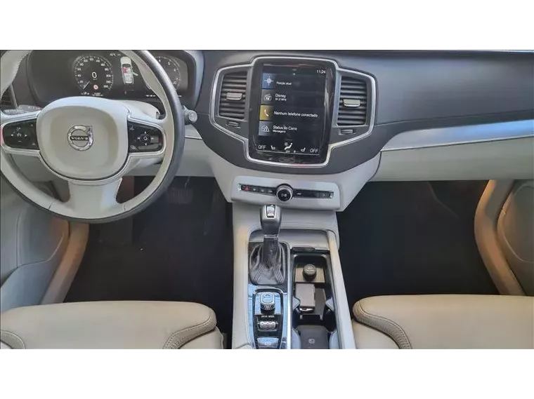 Volvo XC90 Prata 29