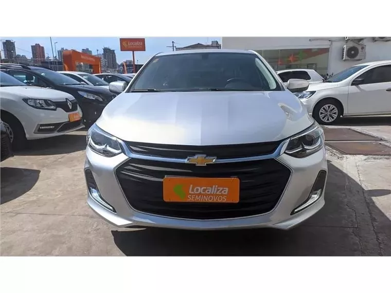 Chevrolet Onix Prata 1