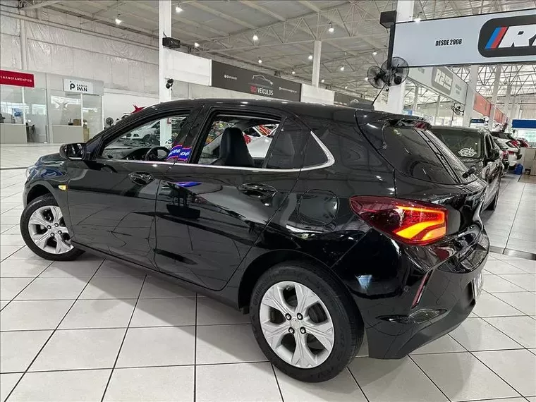 Chevrolet Onix Preto 8