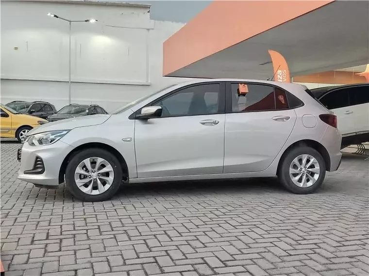 Chevrolet Onix Prata 8