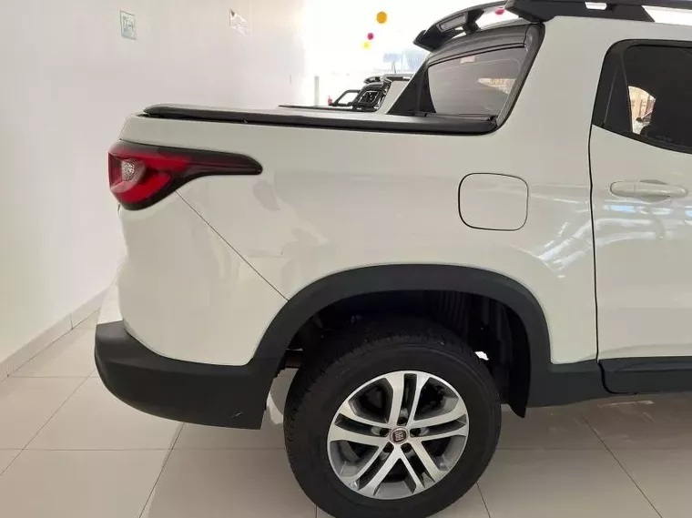 Fiat Toro Branco 12