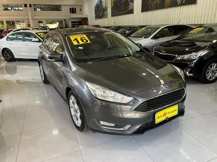 Ford Focus Cinza 5