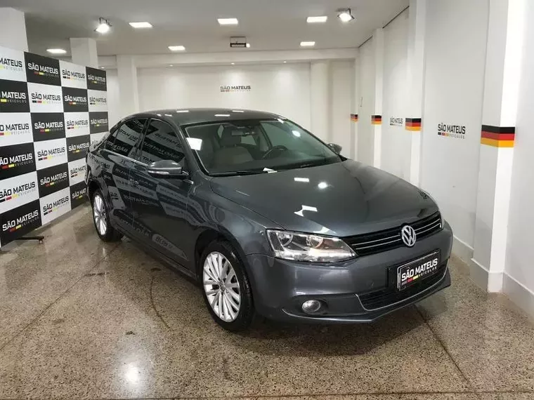 Volkswagen Jetta Cinza 14