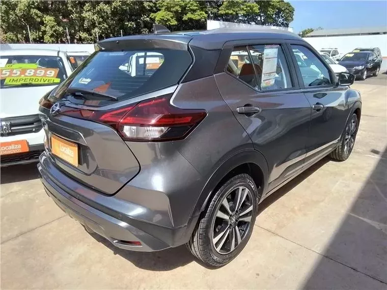 Nissan Kicks Cinza 7