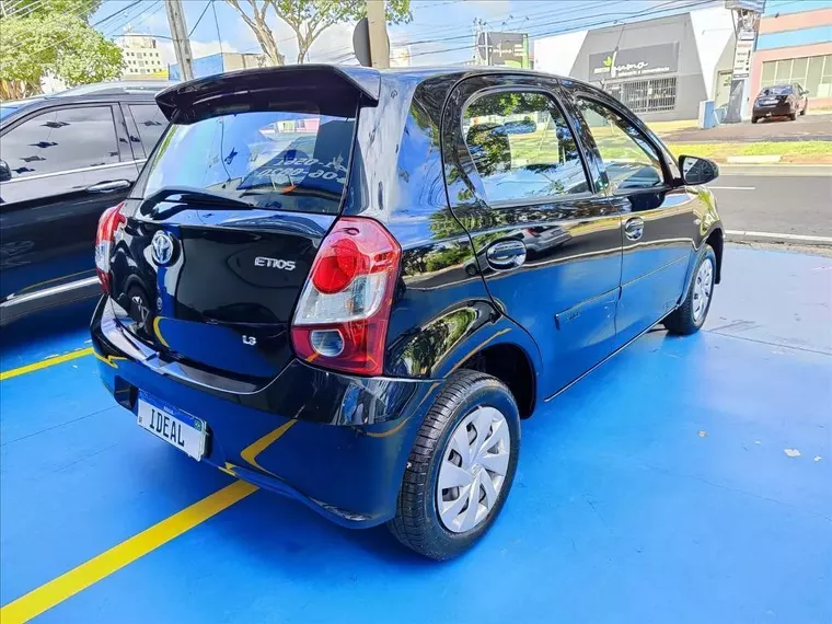 Toyota Etios Preto 2