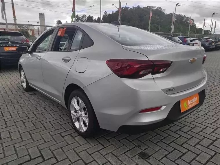 Chevrolet Onix Prata 12