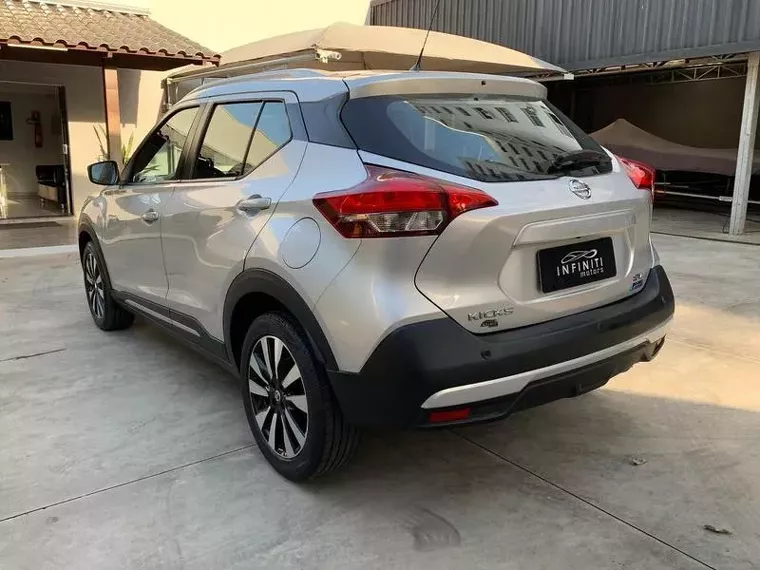 Nissan Kicks Prata 12