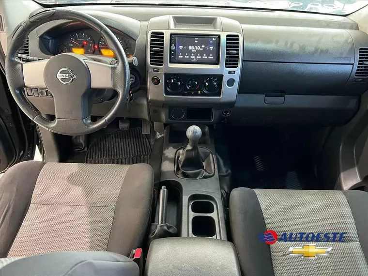 Nissan Frontier Preto 6