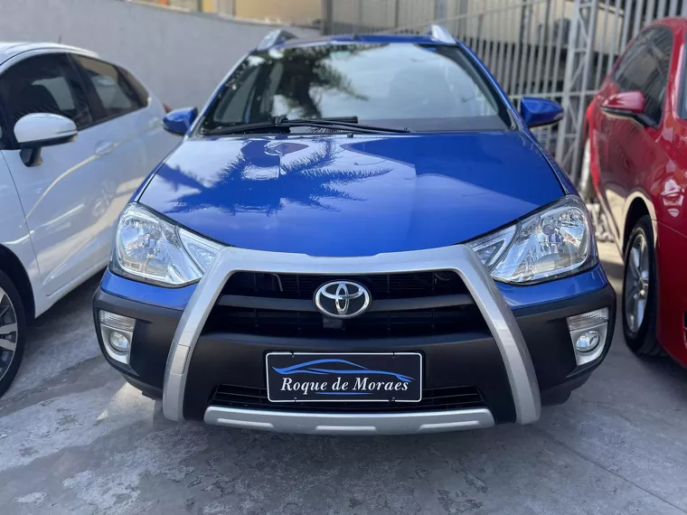 Toyota Etios Cross Azul 7