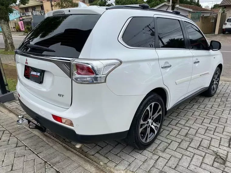 Mitsubishi Outlander Branco 14