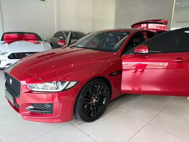 Jaguar XE Vermelho 6