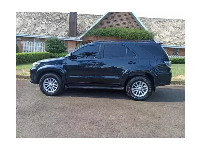 Toyota Hilux SW4 Preto 3