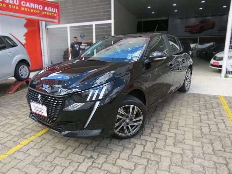 Peugeot 208 Preto 11