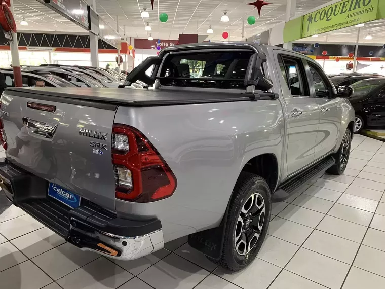 Toyota Hilux Prata 11