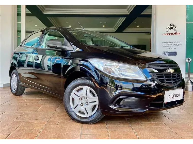 Chevrolet Onix Preto 1